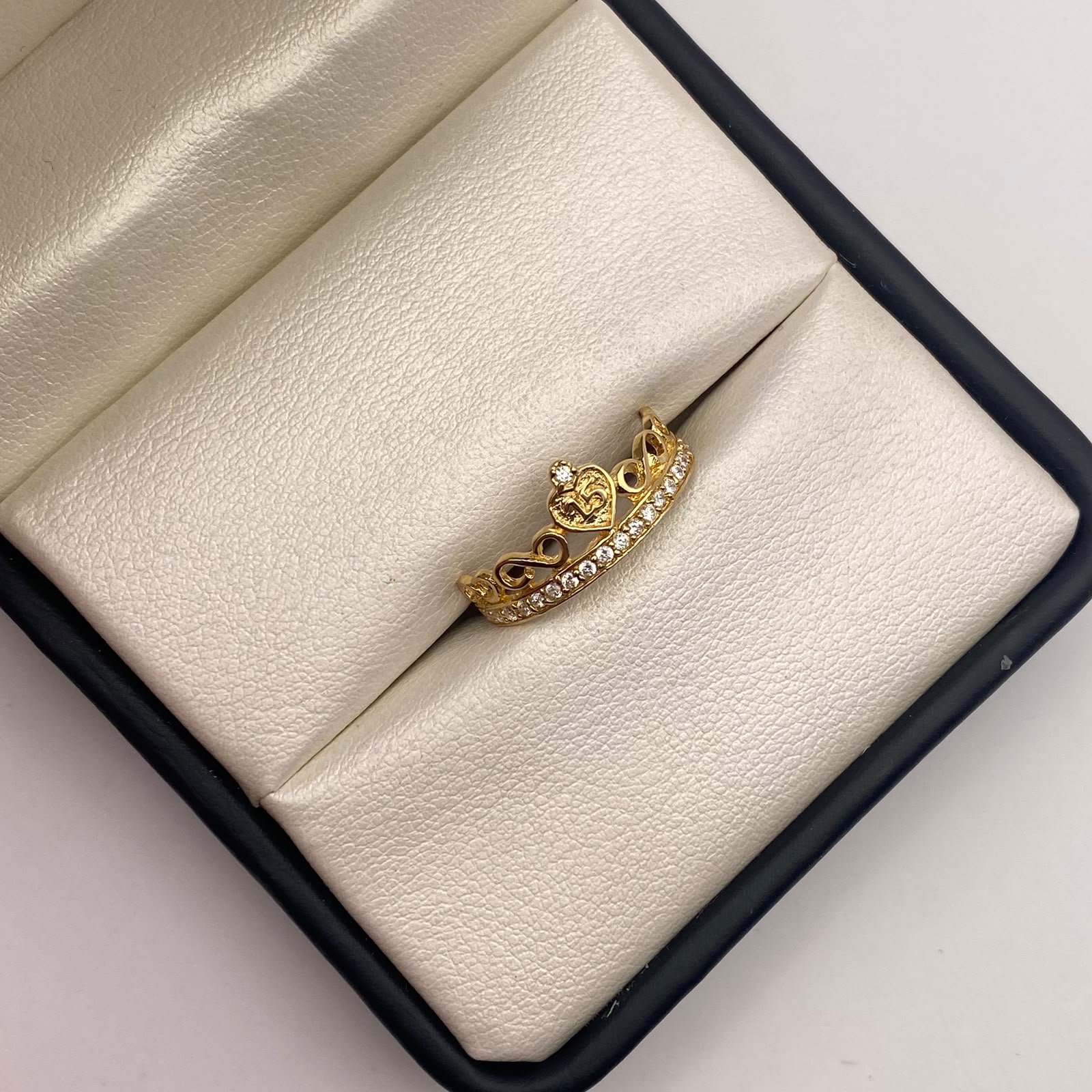 Anillo 15 infinitos circones blancos Oro amarillo 18k / Talla 8 / 2,19 Gr / 2,25 mm