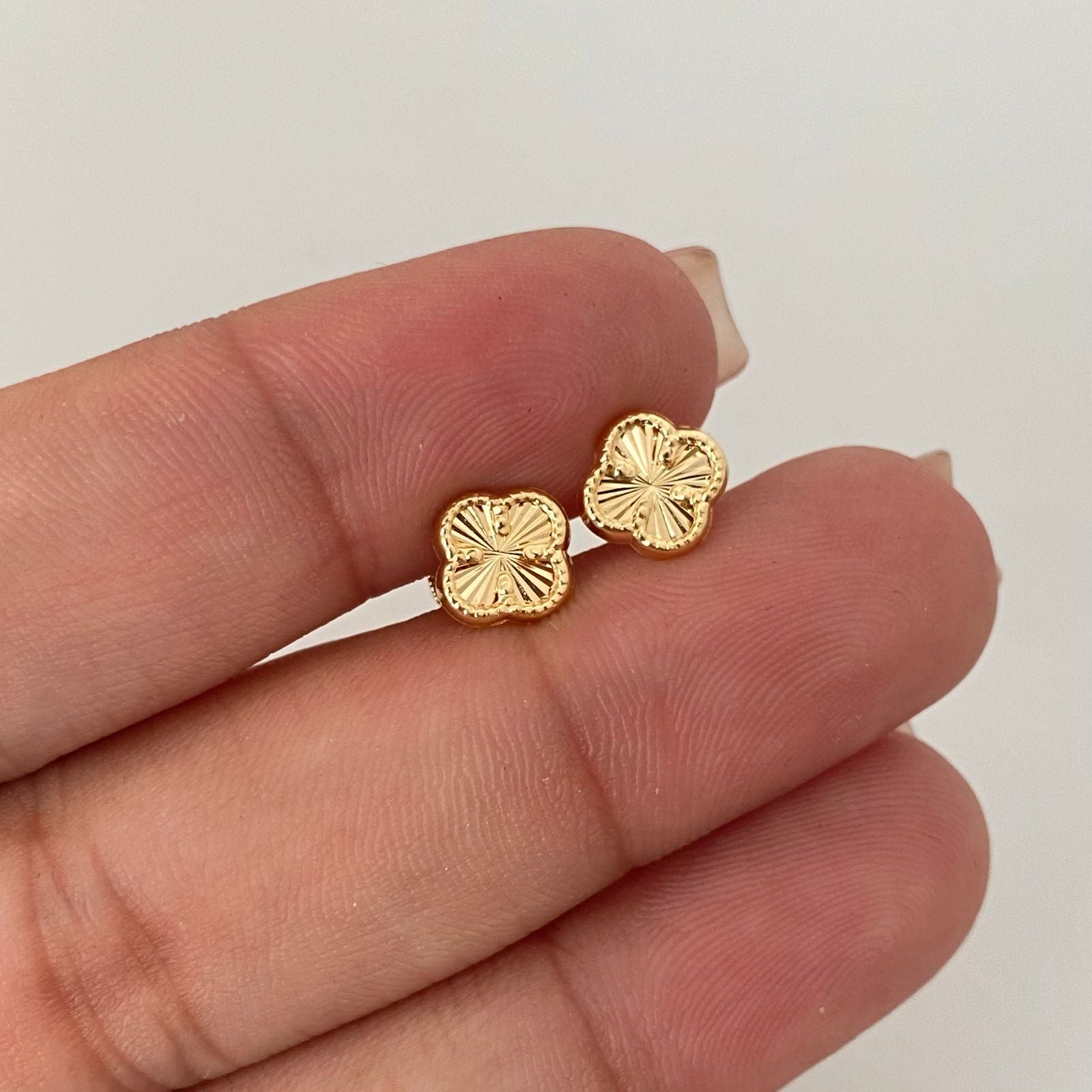 Topos trebol troquelado diamantado Oro amarillo 18k 0,6 Gr / 6 mm