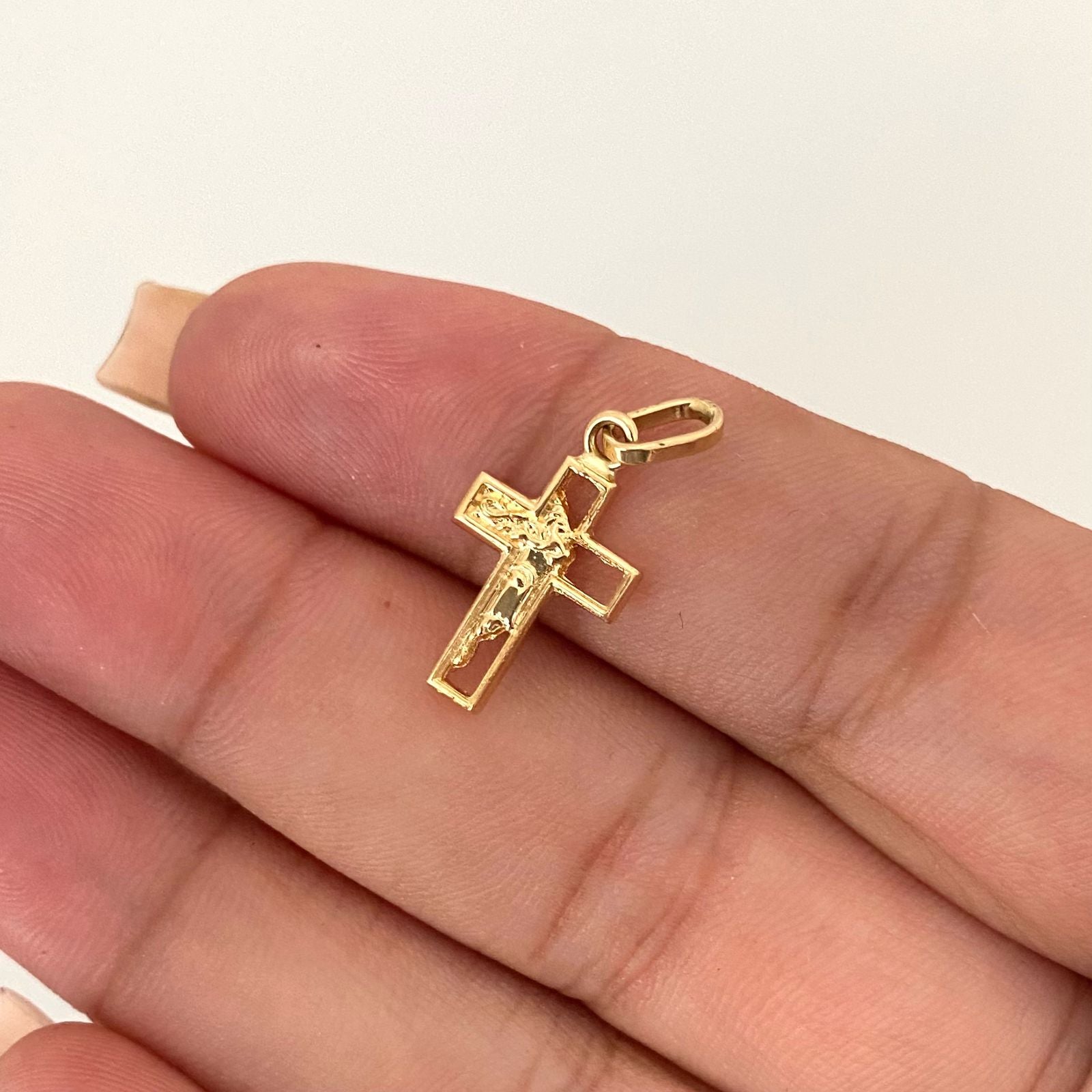 Dije cruz silueta jesús Oro amarillo 18k 1,20 Gr / 2,2 Cm