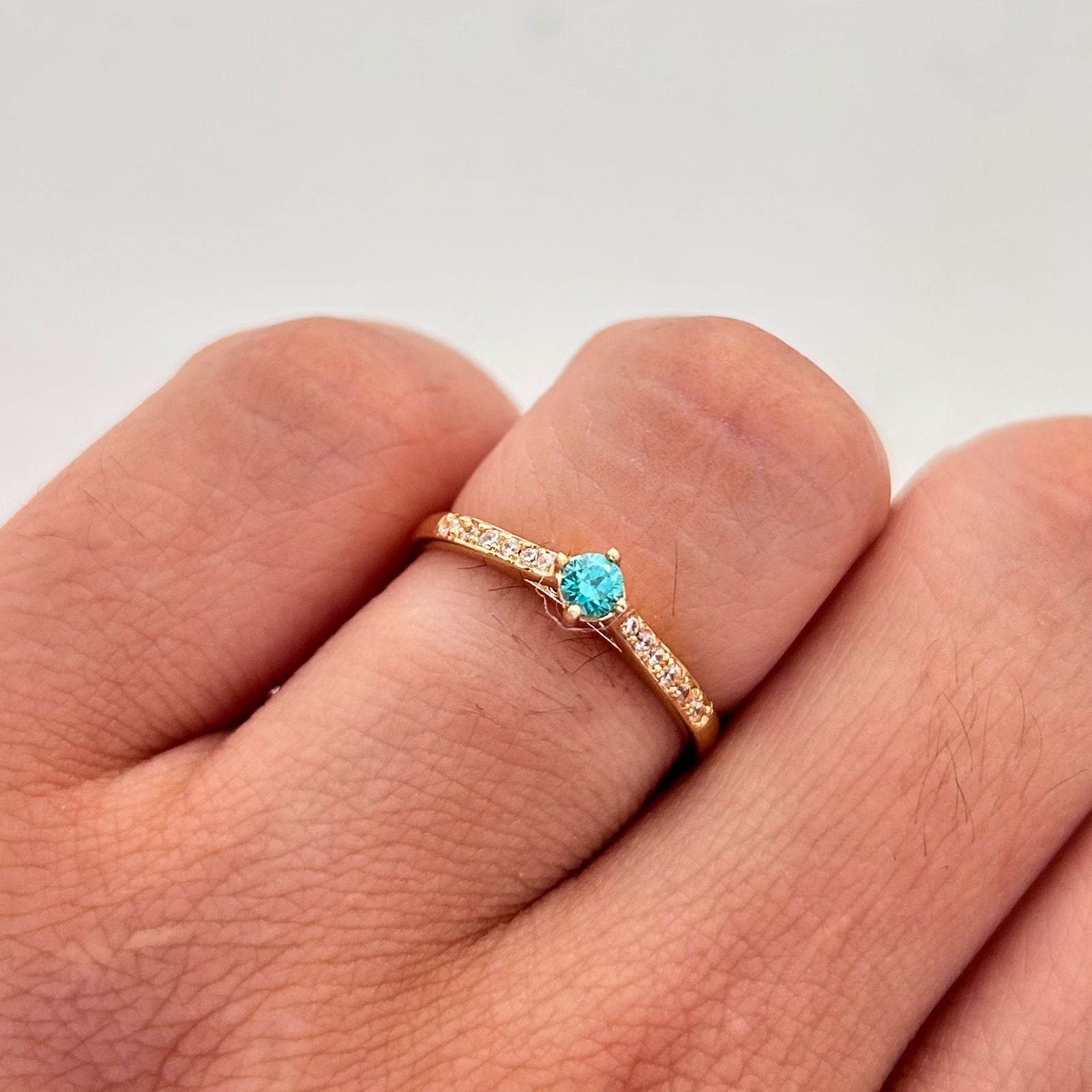 Anillo Solitario Turquesa Oro amarillo 18k / Talla 6 1/4 / 2 Gr / 2 mm