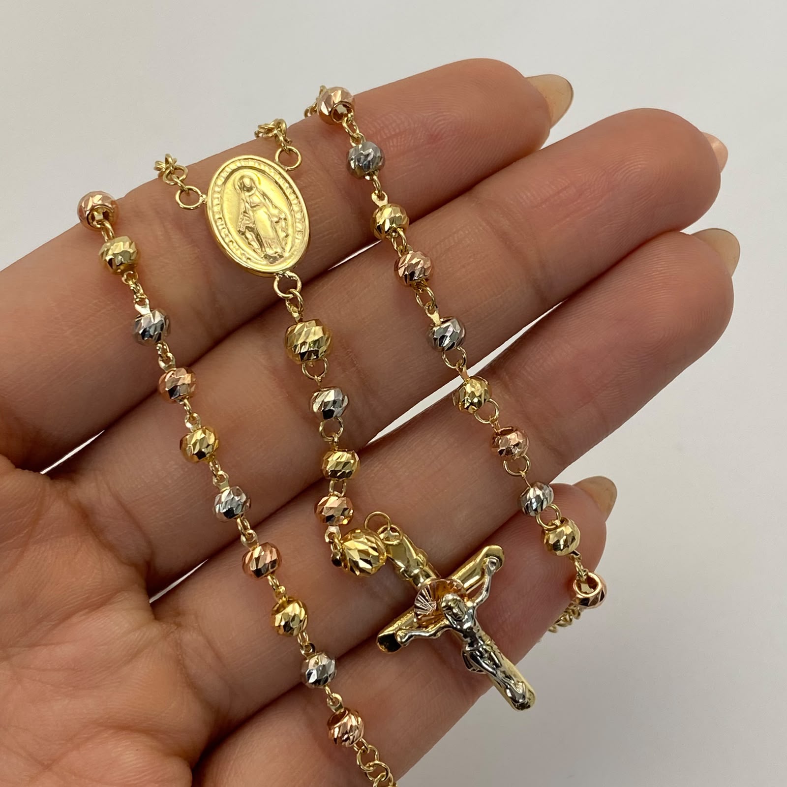 Rosario diamantado cristo especial Tres oros 11,20 Gr / 4 mm / 60 Cm Broche 0,60