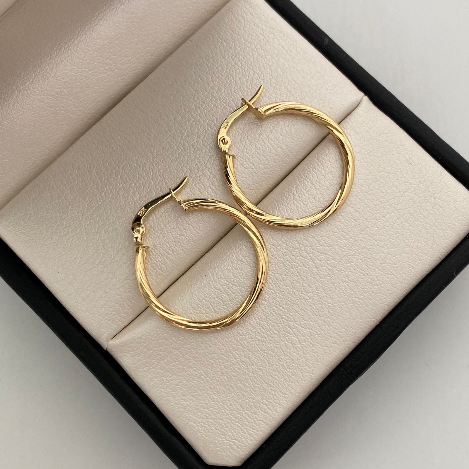 Candonga Entorchada Oro amarillo 18k 1,4 Gr / 2,4 Cm