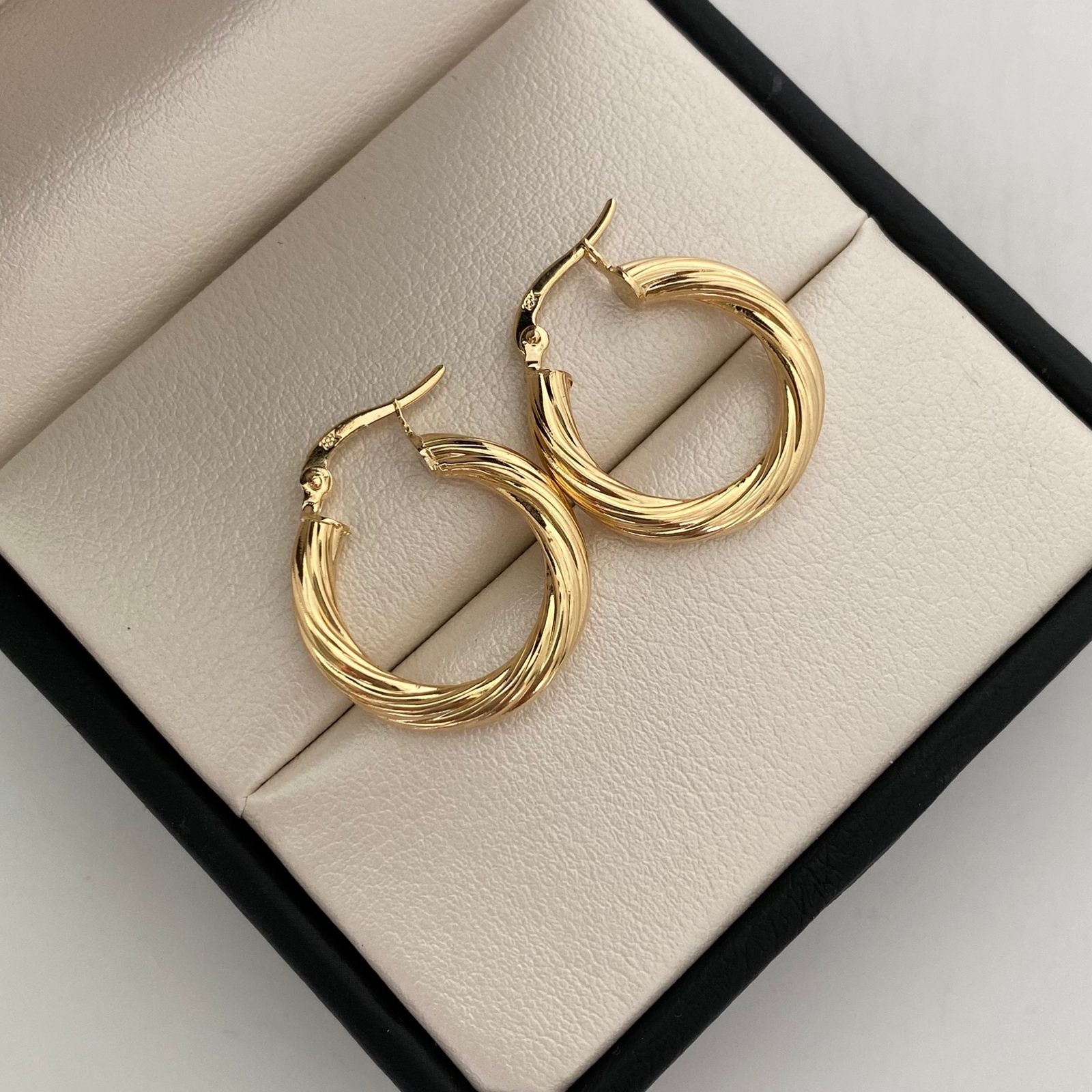 Candonga Entorchada Oro amarillo 18k 2,35 Gr / 2,2 Cm