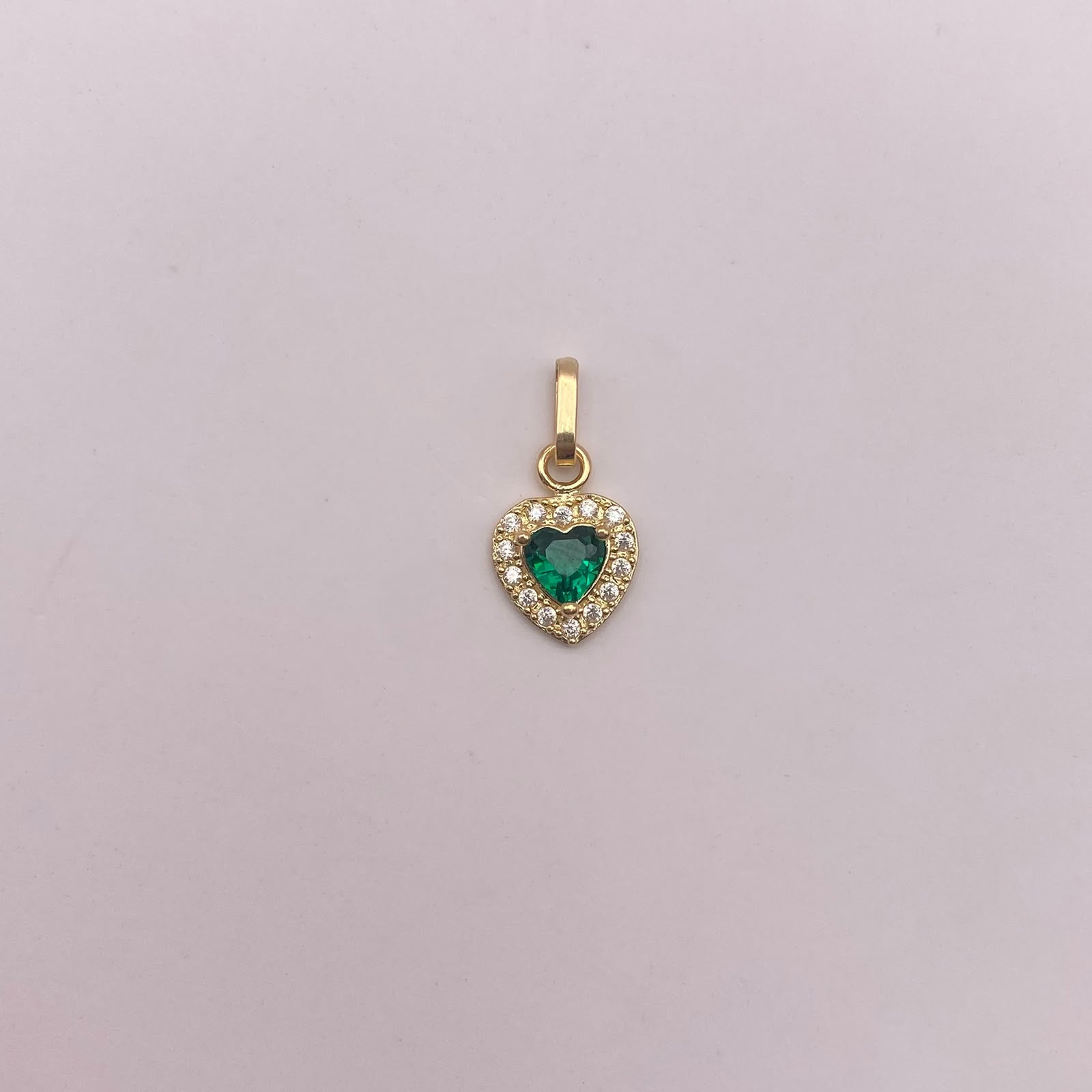Dije Corazon circones verdes y blancos Oro amarillo 18k 0,6 Gr / 7,7 mm / 1,5 Cm