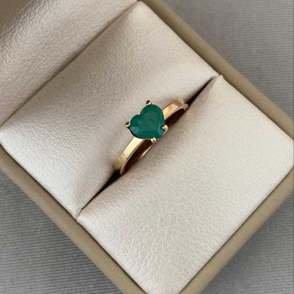 Anillo esmeralda corazon (POR FABRICACION) Oro amarillo 18k / Talla 7 / 2,55 Gr