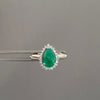 Anillo gota esmeralda borde diamantes (POR FABRICACION) Oro blanco 18k / Talla 7 1/2 / 4,65 Gr