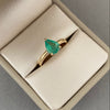 Anillo gota esmeralda (POR FABRICACION) Oro amarillo 18k / Talla 7 / 4,25 Gr