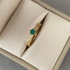 Anillo solitario esmeralda y circones (POR FABRICACION) Oro amarillo 18k / Talla 8 / 2,0 Gr