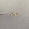 Anillo esmeralda en v (POR FABRICACION) Oro amarillo 18k / Talla 7 1/2 / 1,0 Gr