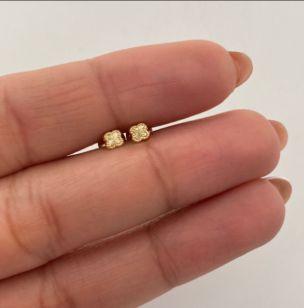Topos Mini trebol diamantado Oro amarillo 18k 0,45 Gr / 3,6 mm