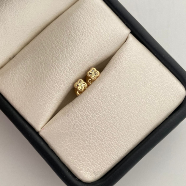 Topos Mini trebol diamantado Oro amarillo 18k 0,45 Gr / 3,6 mm