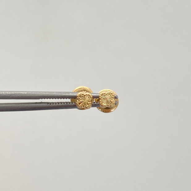Topos Mini trebol diamantado Oro amarillo 18k 0,45 Gr / 3,6 mm