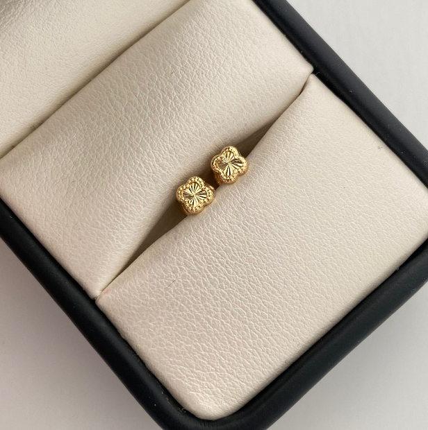 Topos Trebol diamantado Oro amarillo 18k 0,5 Gr / 4,3 mm