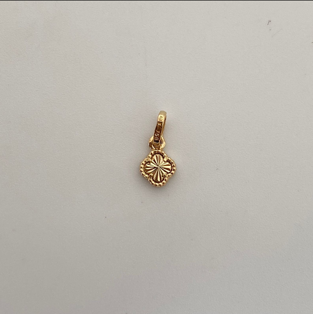 Dije Mini Trebol Oro amarillo 18k 0,5 Gr / 1 Cm