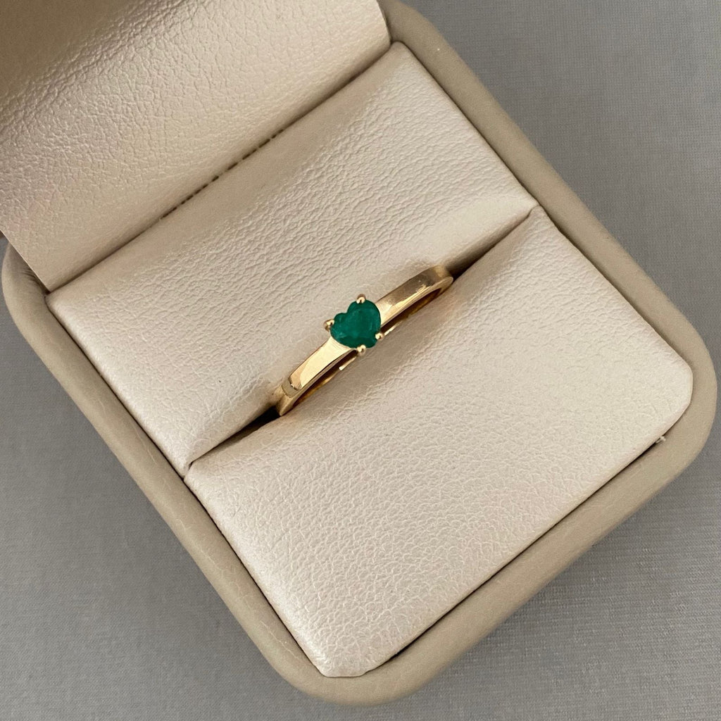 Anillo esmeralda corazon (POR FABRICACION) Oro amarillo 18k / Talla 6 / 2,75 Gr