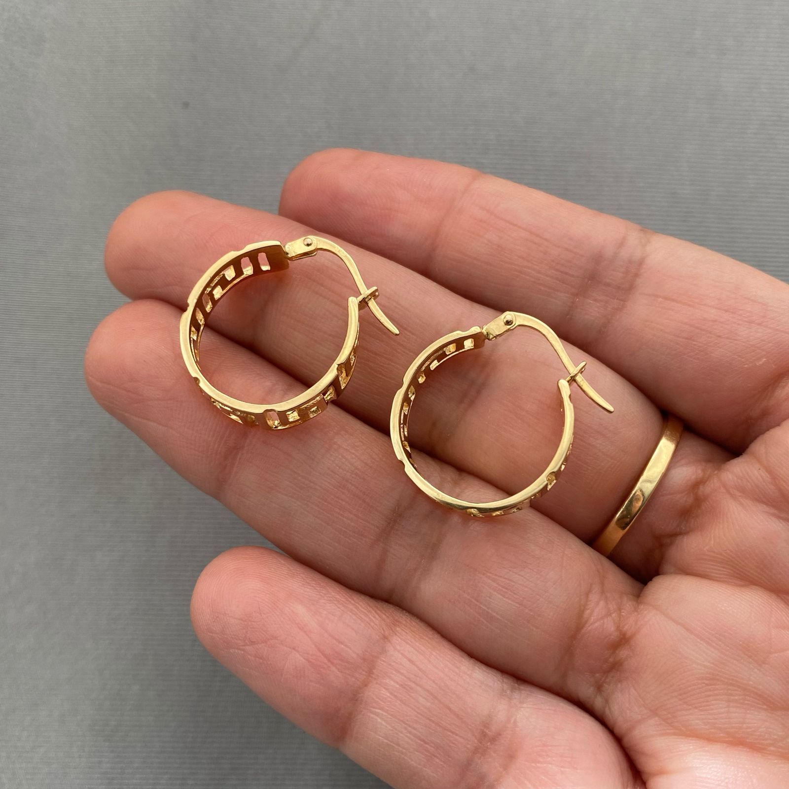 Candonga grabado vs Oro amarillo 18k 5,75 Gr / 2 Cm