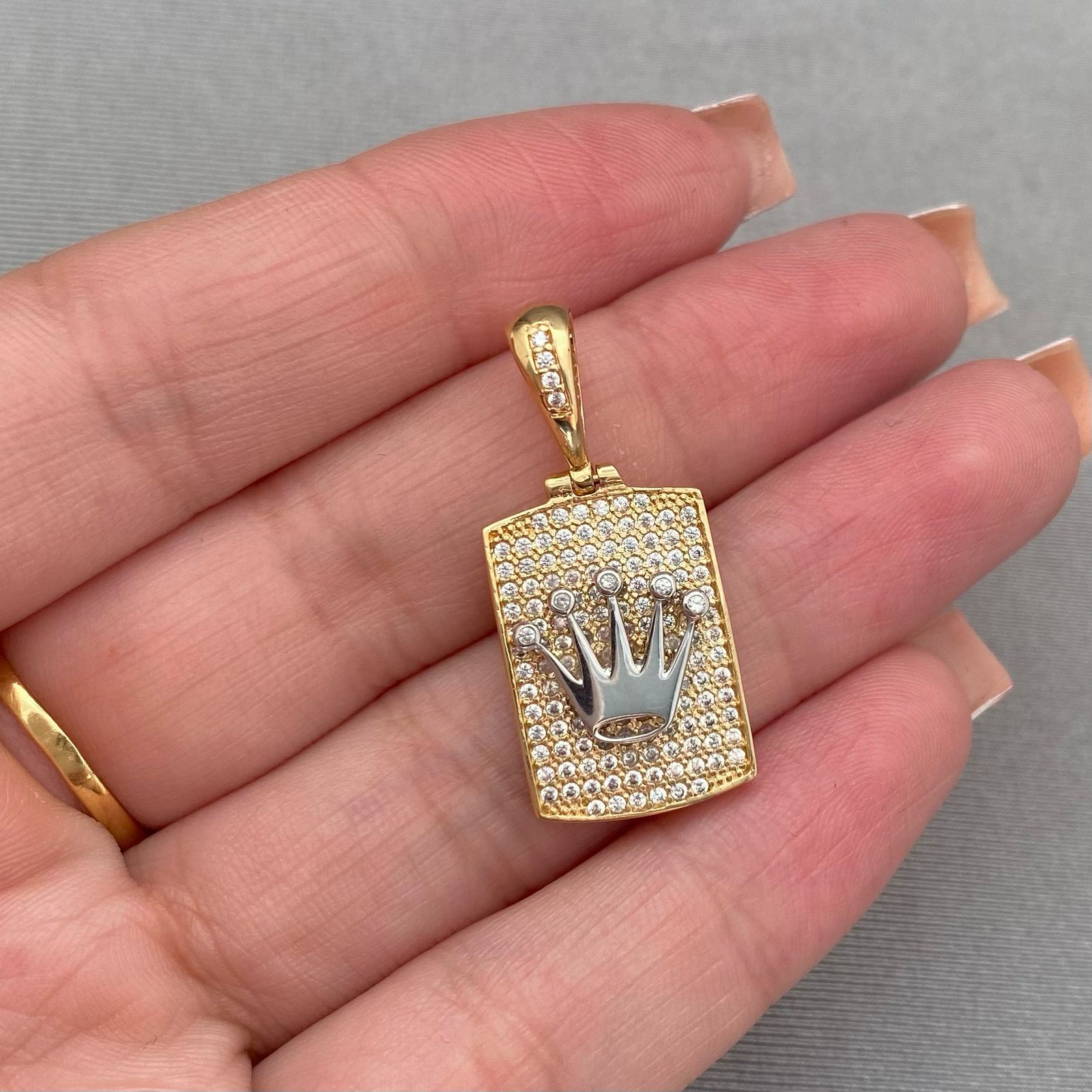 Dije placa corona rx Oro amarillo y Oro blanco 18k 4,7 Gr / 3 Cm