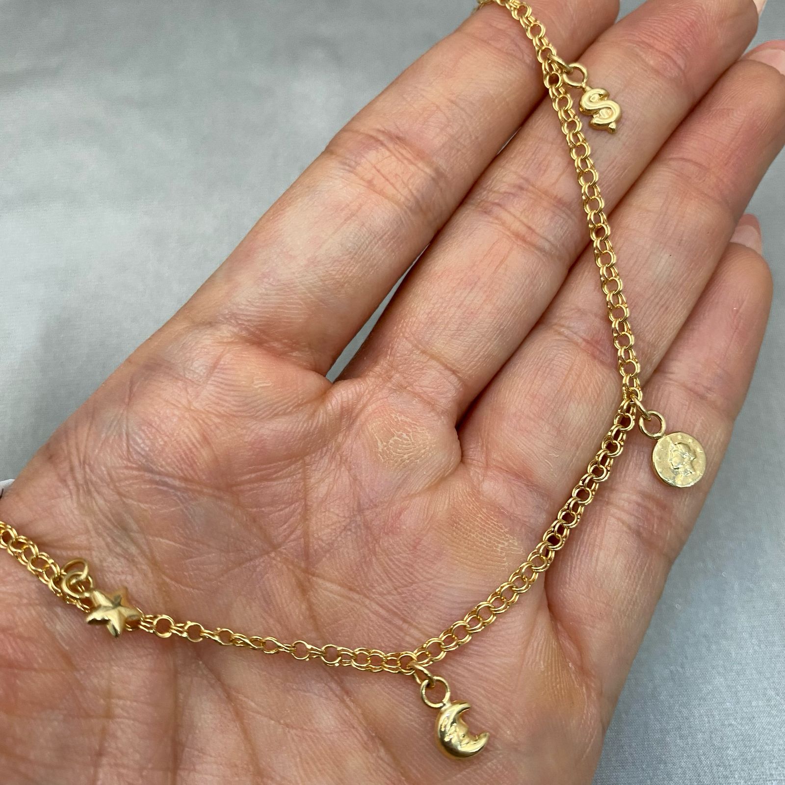 Tobillera aro seguido dijes colgantes Oro amarillo 18k 3,60 Gr / 2 mm / 25,5 Cm Broche 0,35