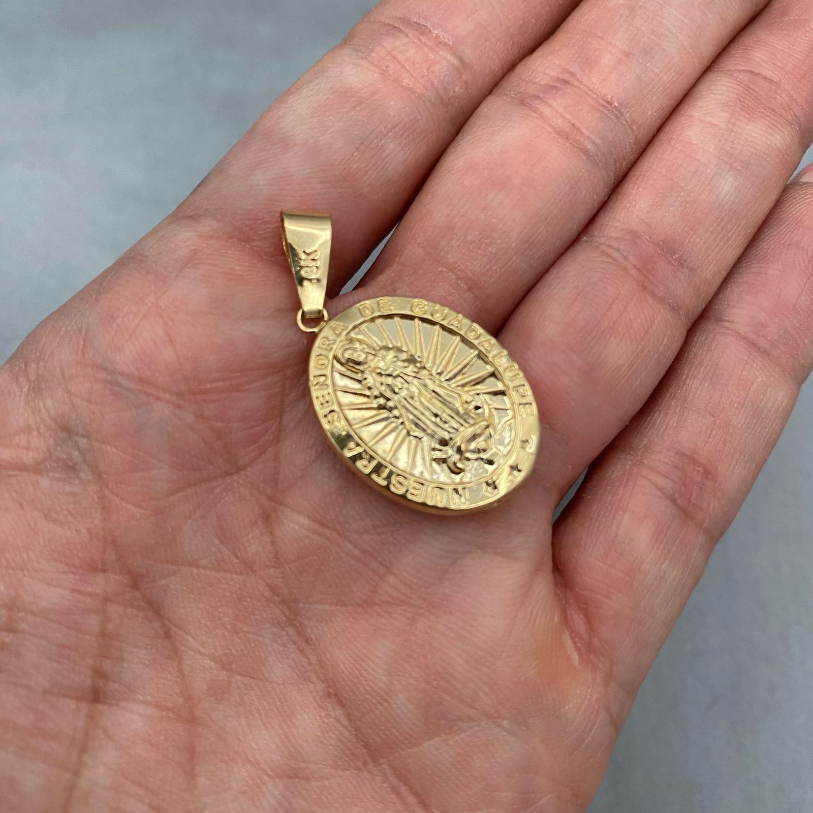 Dije virgen guadalupe troquelado Oro amarillo 18k 2,0 Gr / 3,5 Cm