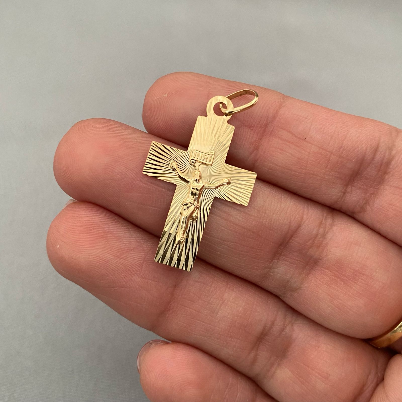 Dije It cruz cristo plana diamantada Oro amarillo 18k +3 / 1,8 Gr / 3,4 Cm