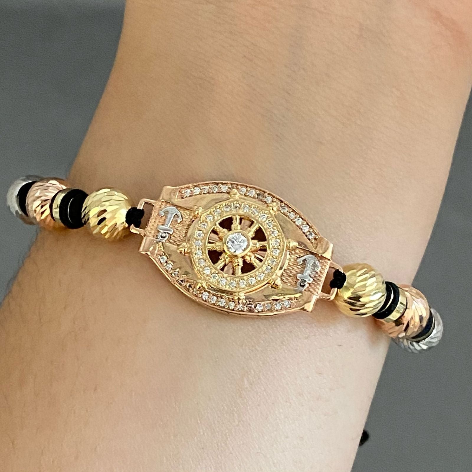 Pulsera tejida herraje timon 4 neoros 3 rayas y 2 neoros 1 raya #5 / 6 bolas diamantadas #8 Tres oros 18k / 8,1 Gr
