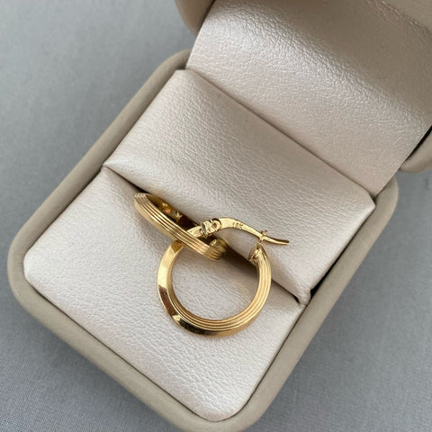 Candonga semi entorchada lisa y grabado lineal Oro amarillo 18k 1,55 Gr / 2,0 Cm