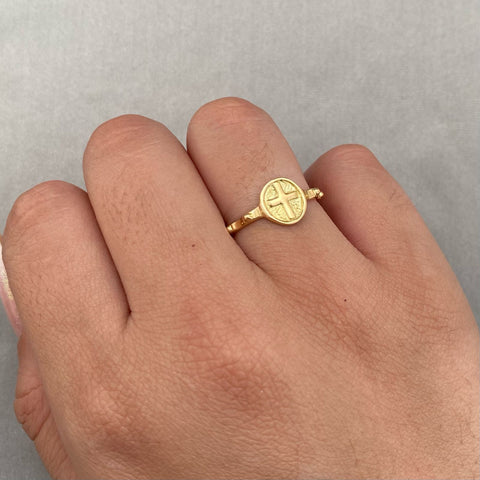 Anillo lateral en punta centro cruz Oro amarillo 18k / Talla 6 1/2 / 1,85 Gr