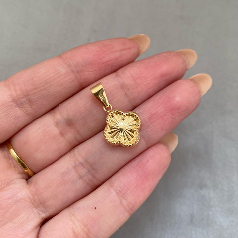 Dije trebol diamantado Oro amarillo 18k 1,0 Gr / 2,5 Cm