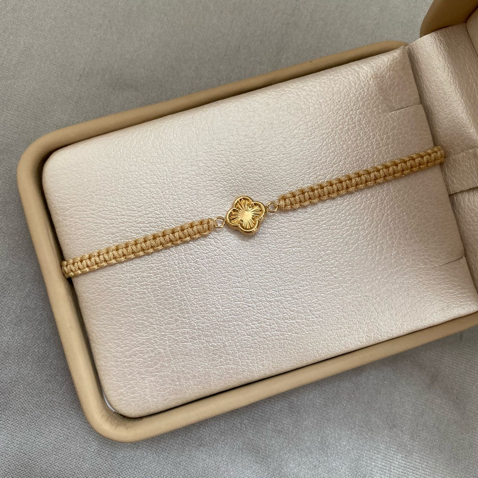 Pulsera tejida trebol diamantado Oro amarillo 18k 0,45 Gr