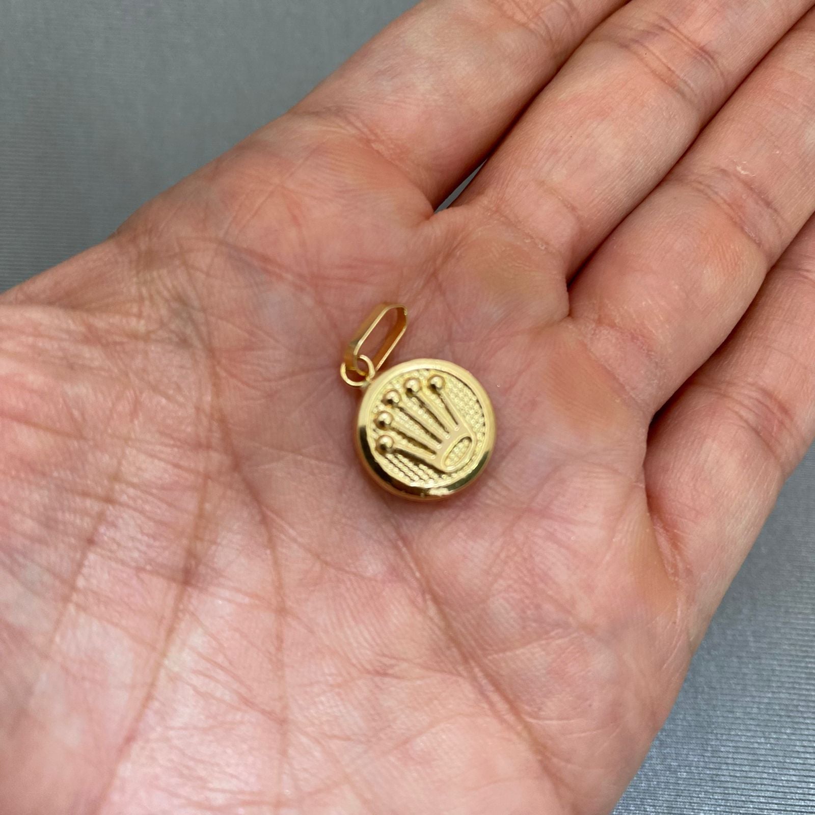 Dije corona rx fondo diamantado Oro amarillo 18k 0,9 Gr / 2,0 Cm