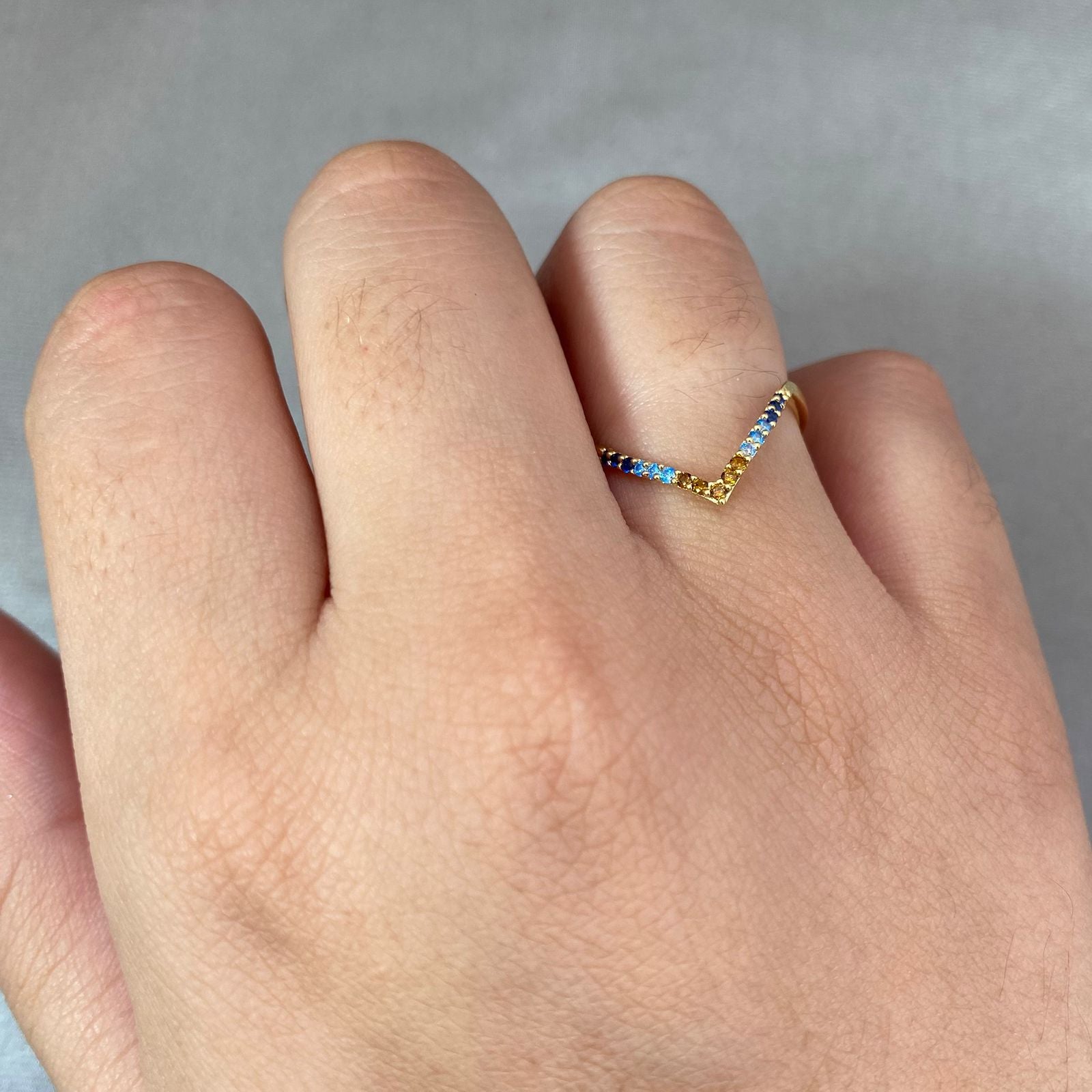 Anillo piramide casting colores Oro amarillo 18k / Talla 6 3/4 / 1,15 Gr