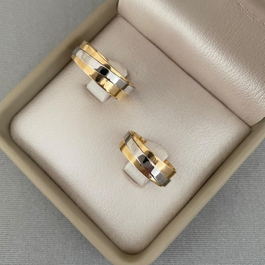 Argollas grabado franja relieve (POR FABRICACION) Tres oros 18k / Talla 6 8 / 15 Gr
