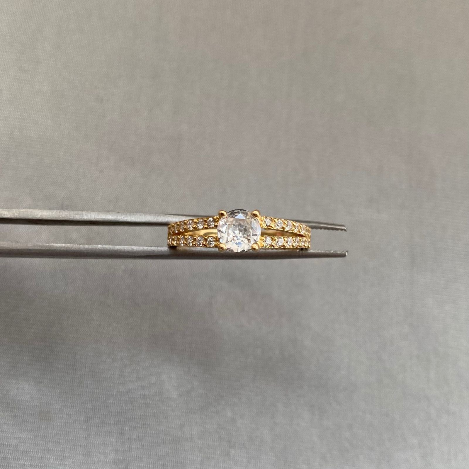 Anillo solitario lateral casting (POR FABRICACION) Oro amarillo 18k / Talla 6 / 3,0 Gr