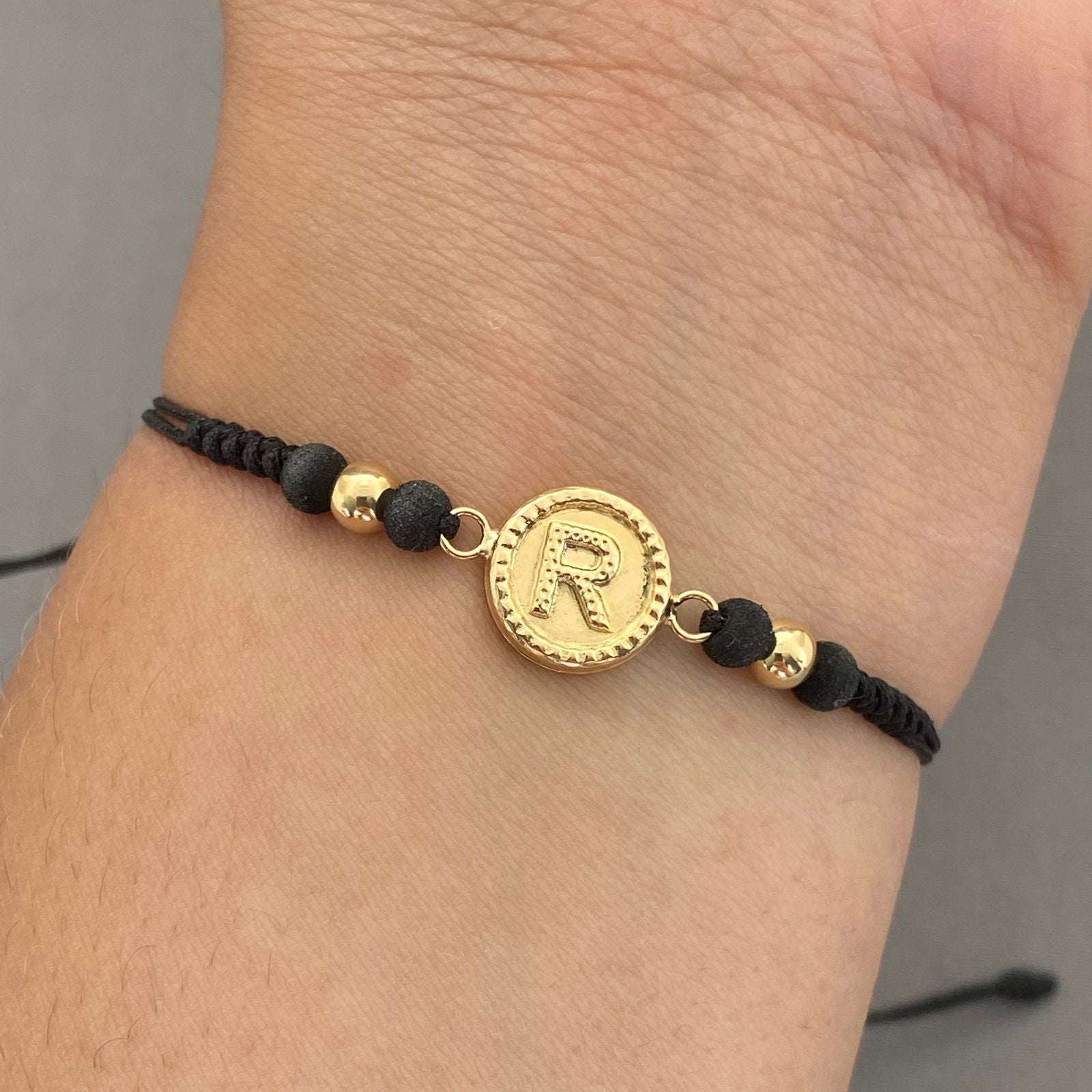 Pulsera tejida herraje letra r y balines lisos #4 Oro amarillo 18k 0,9 Gr
