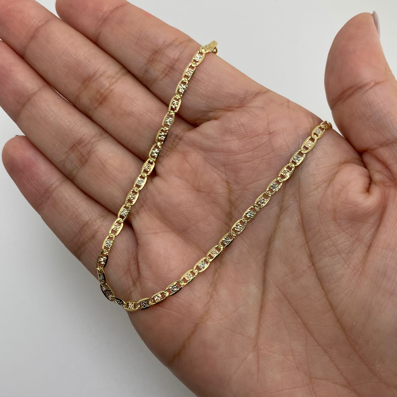 Pulso It plano Tres oros 18k +1 / 2,5 Gr / 2,65 mm / 19,5 Cm