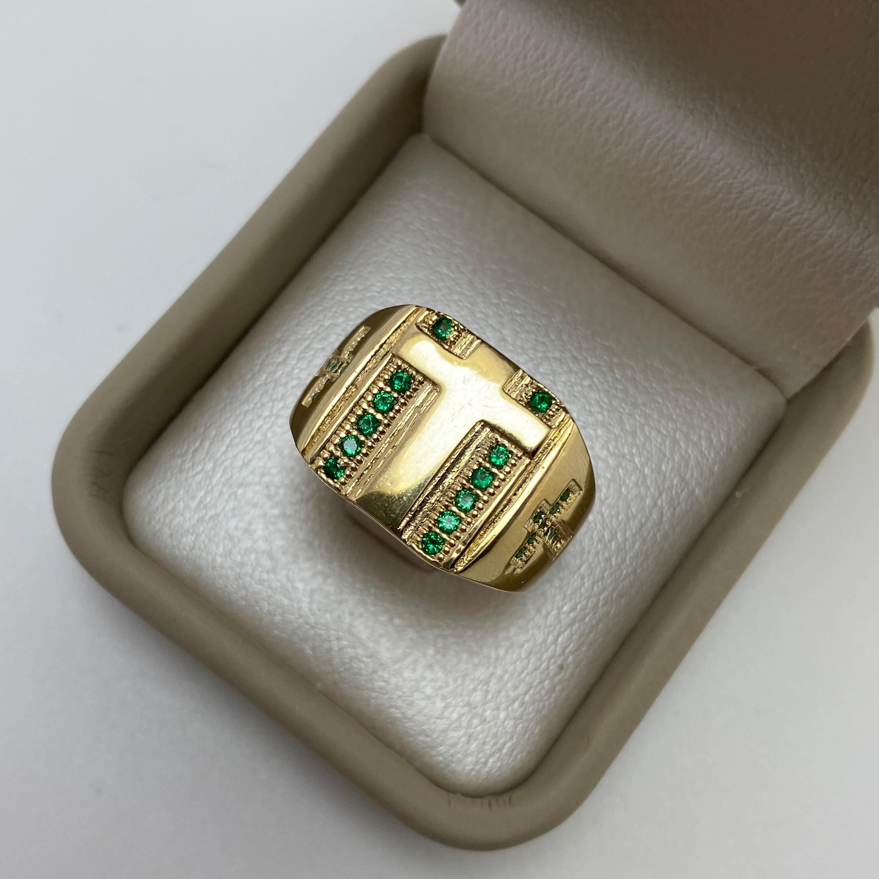 Anillo centro cruz laterl circones verdes Oro amarillo 18k / Talla 11 / 9,8 Gr