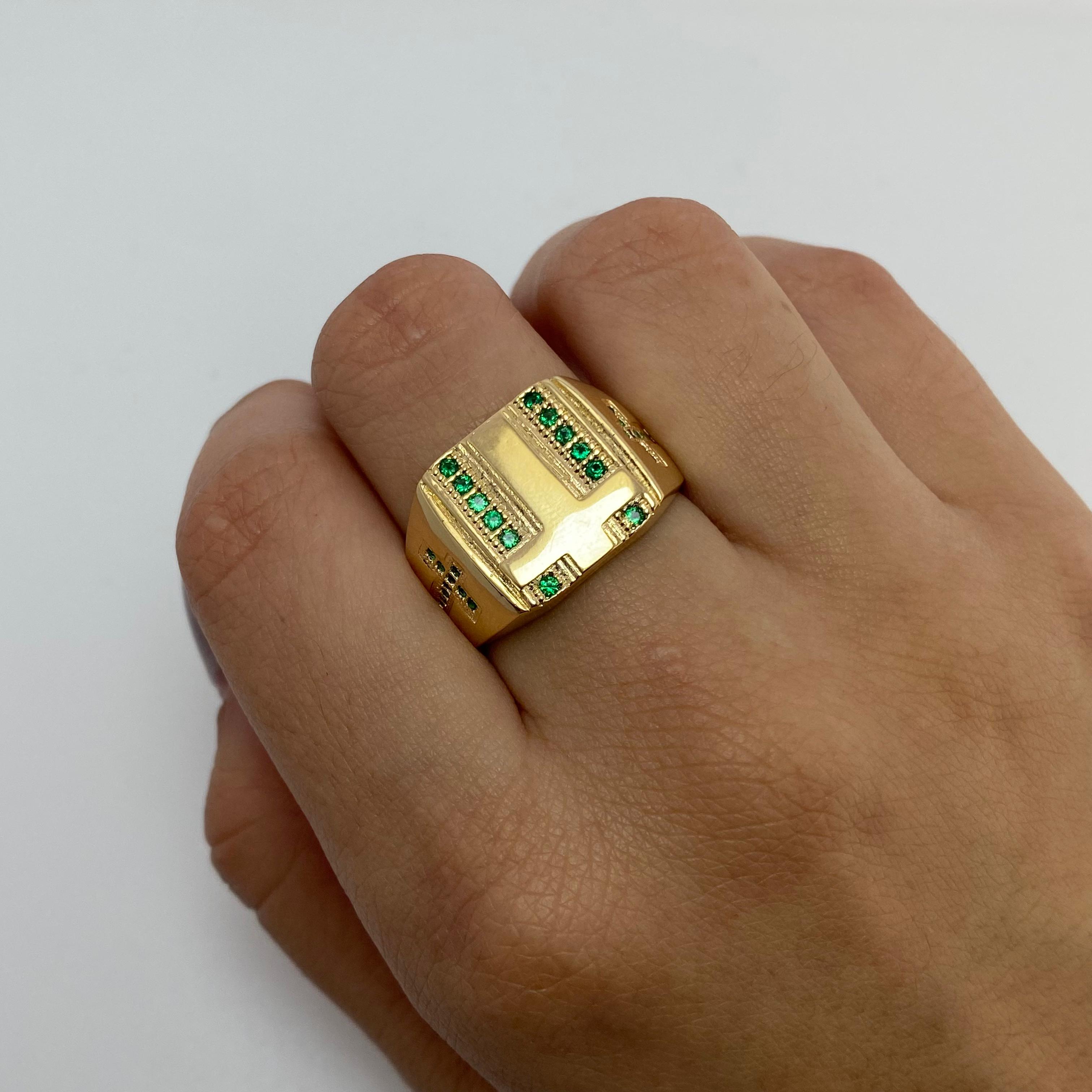 Anillo centro cruz laterl circones verdes Oro amarillo 18k / Talla 11 / 9,8 Gr