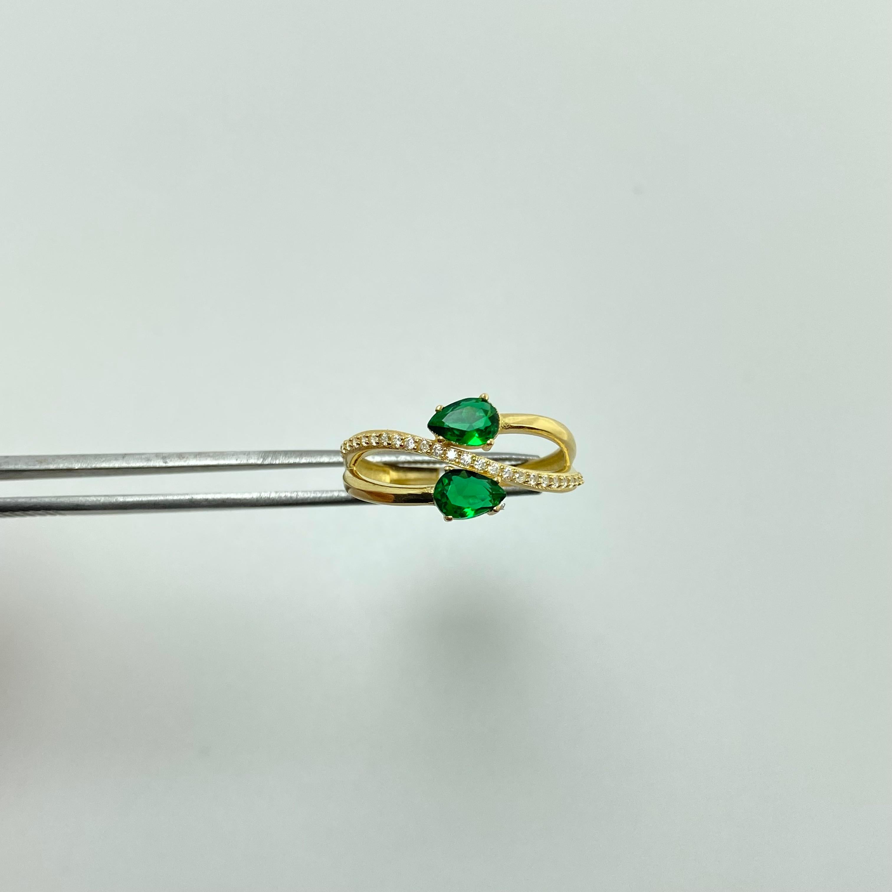Anillo tu y yo circones verdes franja casting Oro amarillo 18k / Talla 7 1/4 / 2,5 Gr