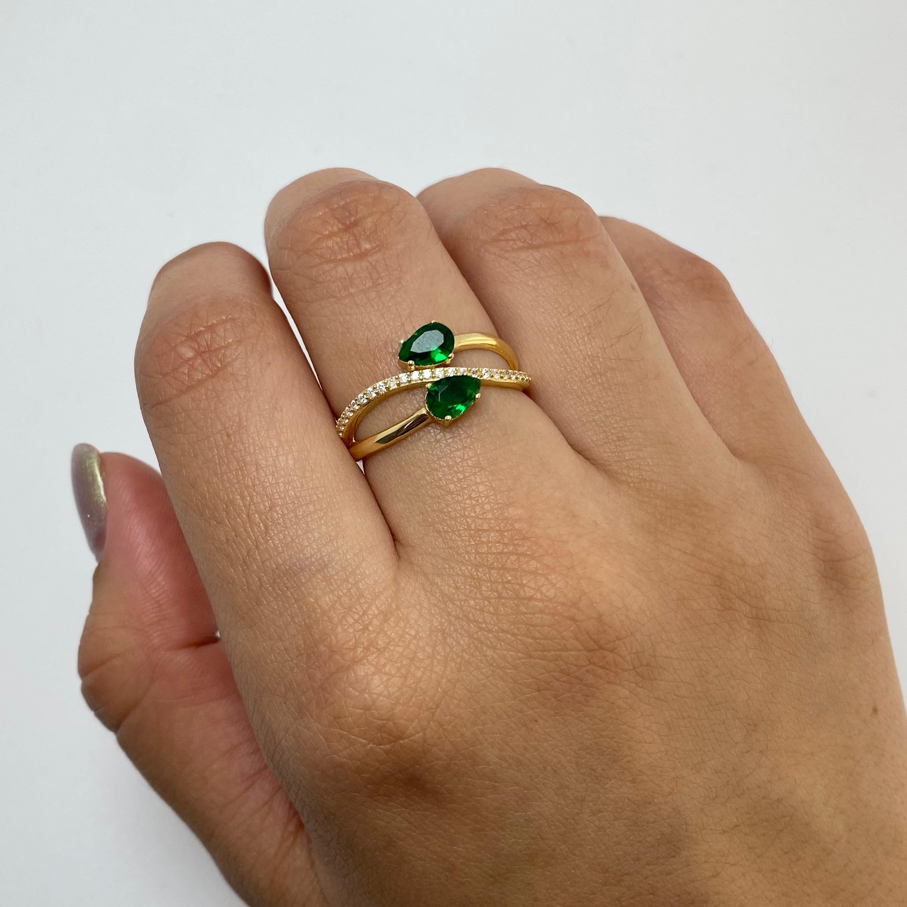Anillo tu y yo circones verdes franja casting Oro amarillo 18k / Talla 7 1/4 / 2,5 Gr