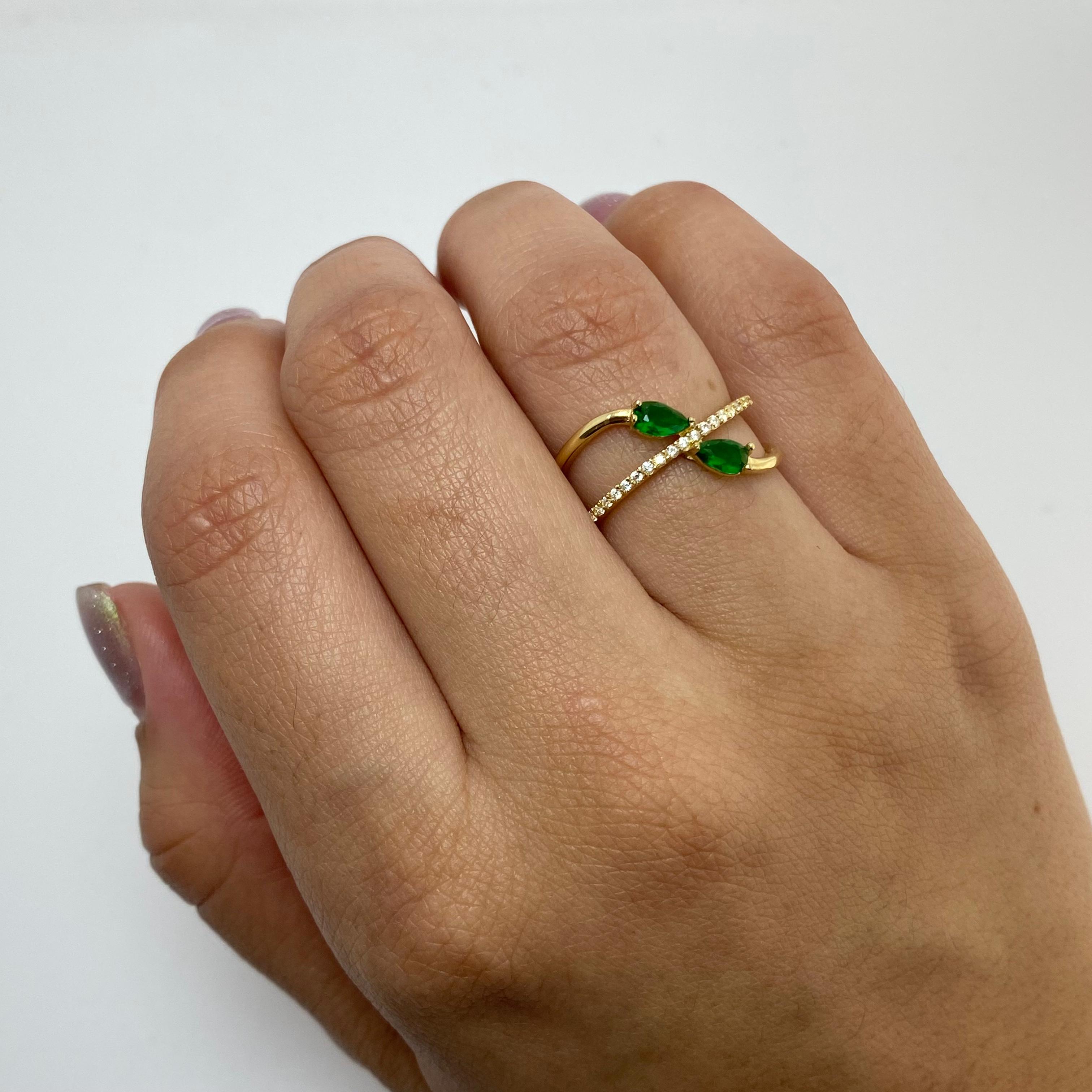 Anillo tu y yo circones verdes franja casting Oro amarillo 18k / Talla 6 3/4 / 3,1 Gr