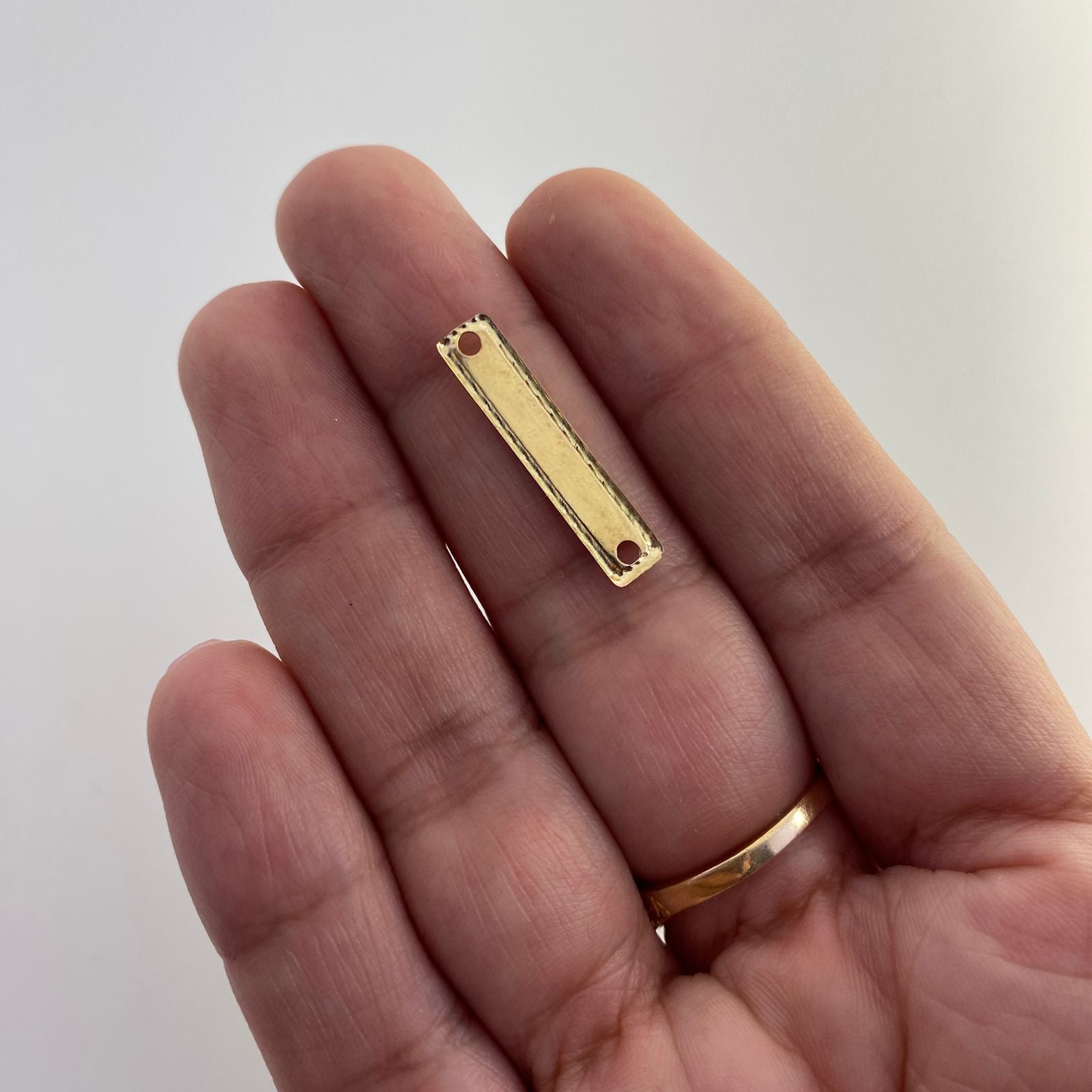 Herraje placa rectangular borde diamantado Oro amarillo 18k 0,3 Gr / 2,4 Cm