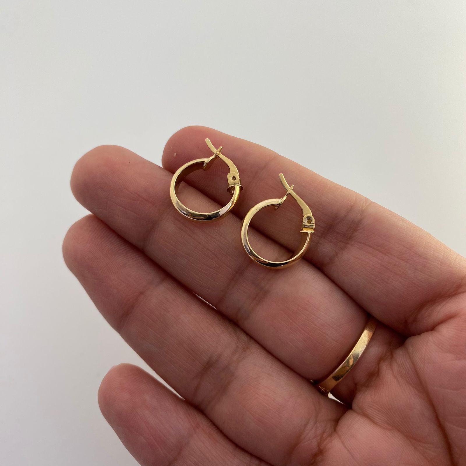 Candonga redonda lisa Oro amarillo 18k 1,3 Gr / 1,5 Cm