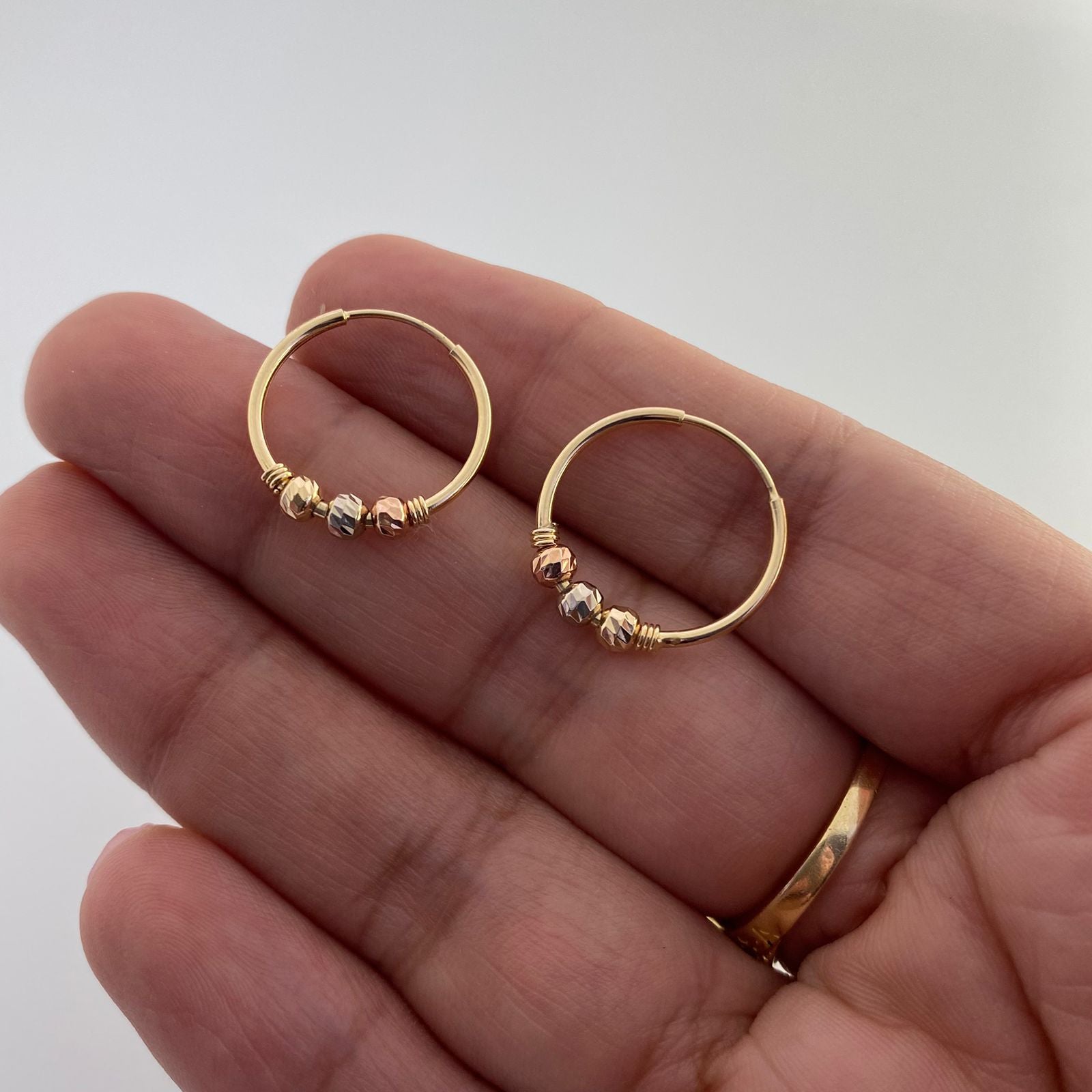 Candonga imperdible balines diamantados Tres oros 18k 1,3 Gr / 1,8 Cm