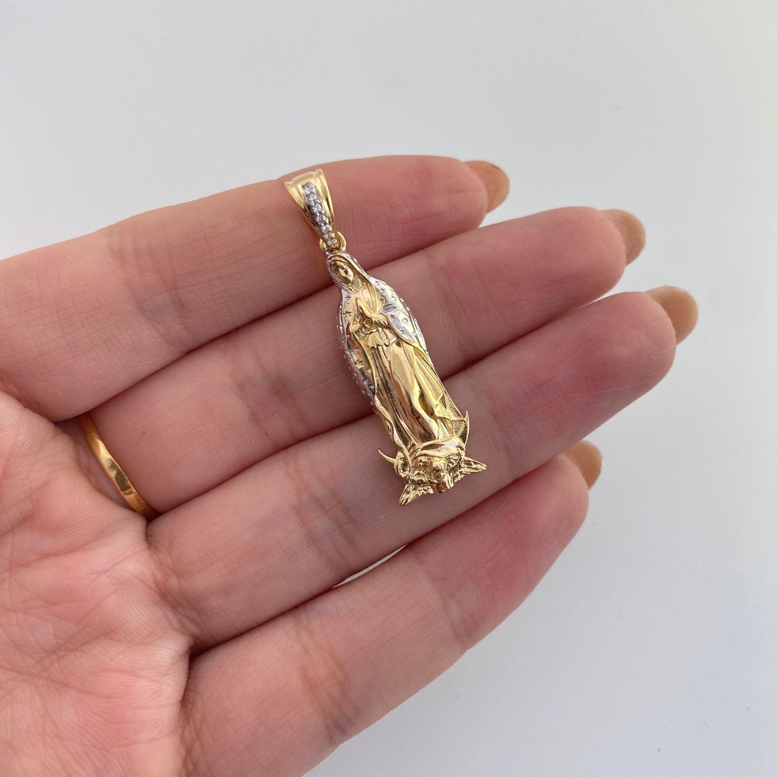 Dije virgen milagrosa Oro amarillo y Oro blanco 18k 3,85 Gr / 4,0 Cm
