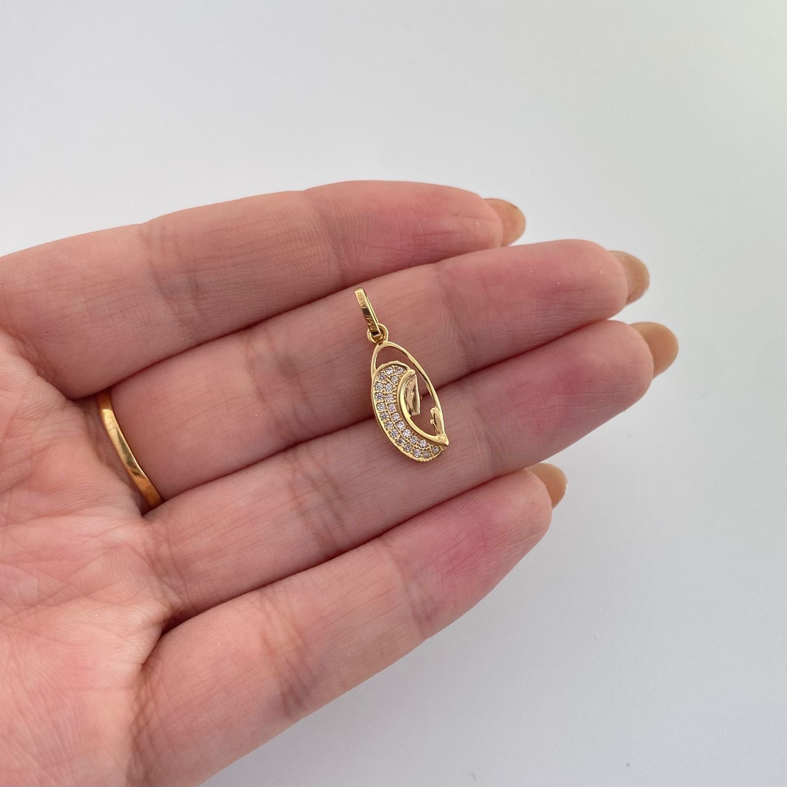 Dije virgen orando casting Oro amarillo 18k 1,25 Gr / 2,3 Cm