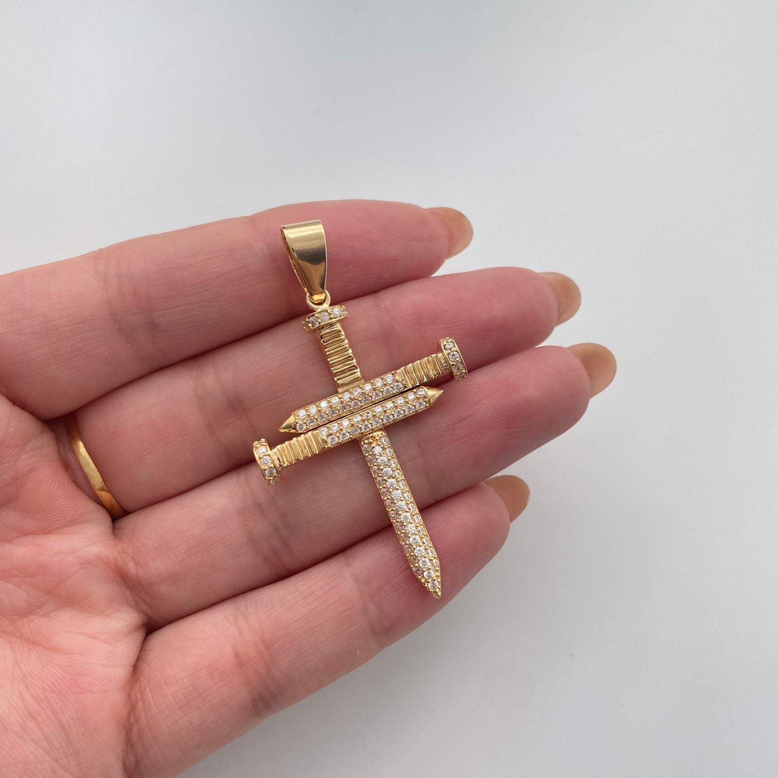 Dije cruz clavo casting Oro amarillo 18k 5,95 Gr / 5,3 Cm