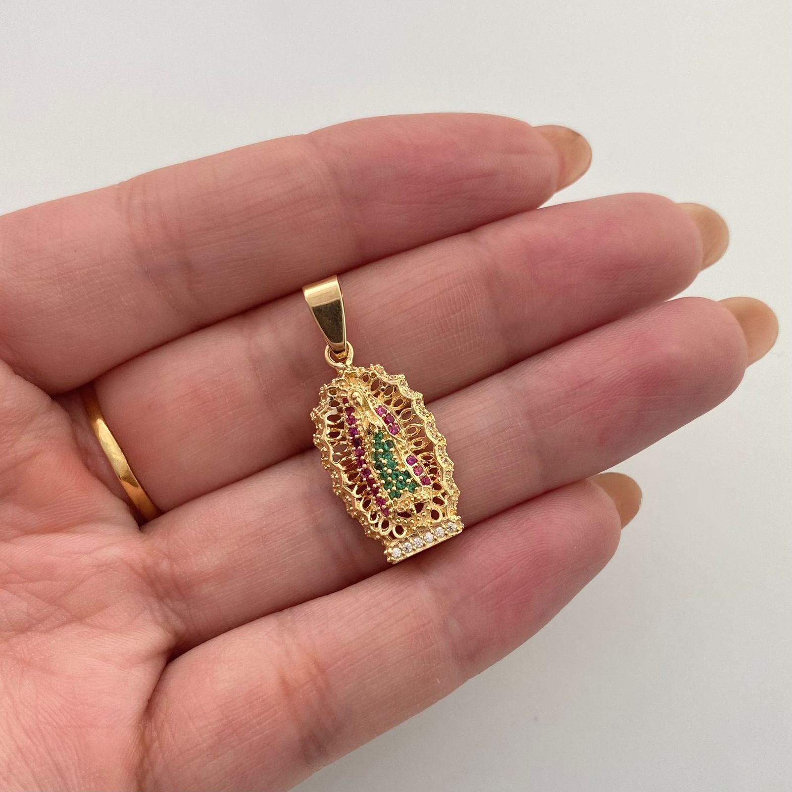 Dije silueta virgen guadalupe casting Oro amarillo 18k 3,1 Gr / 3,0 Cm