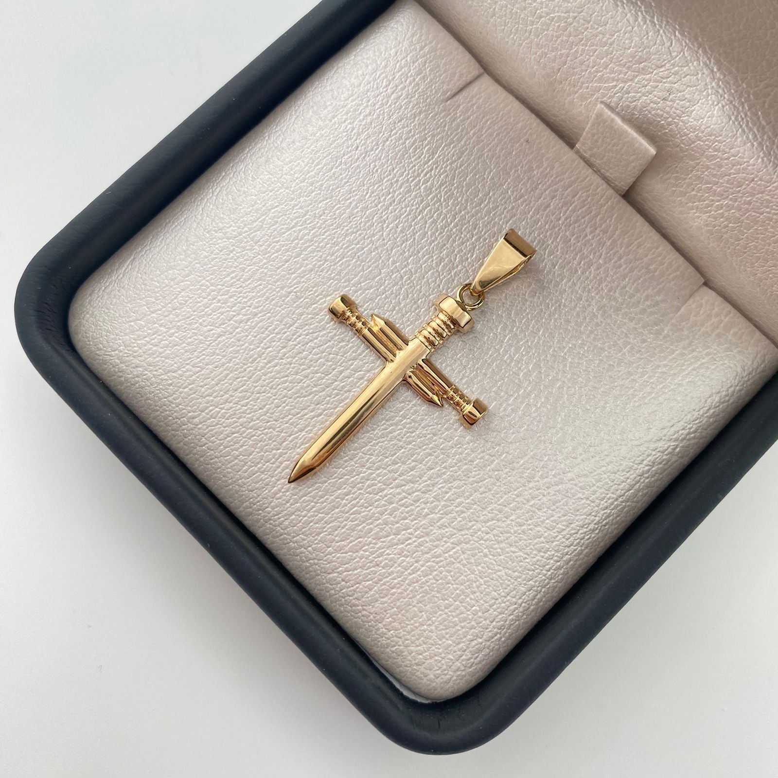 Dije cruz clavo lisa Oro amarillo 18k 1,75 Gr / 4,0 Cm