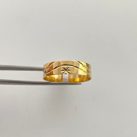 Anillo argolla grabado lineas y estrellas Oro amarillo 18k / Talla 12 / 3,25 Gr