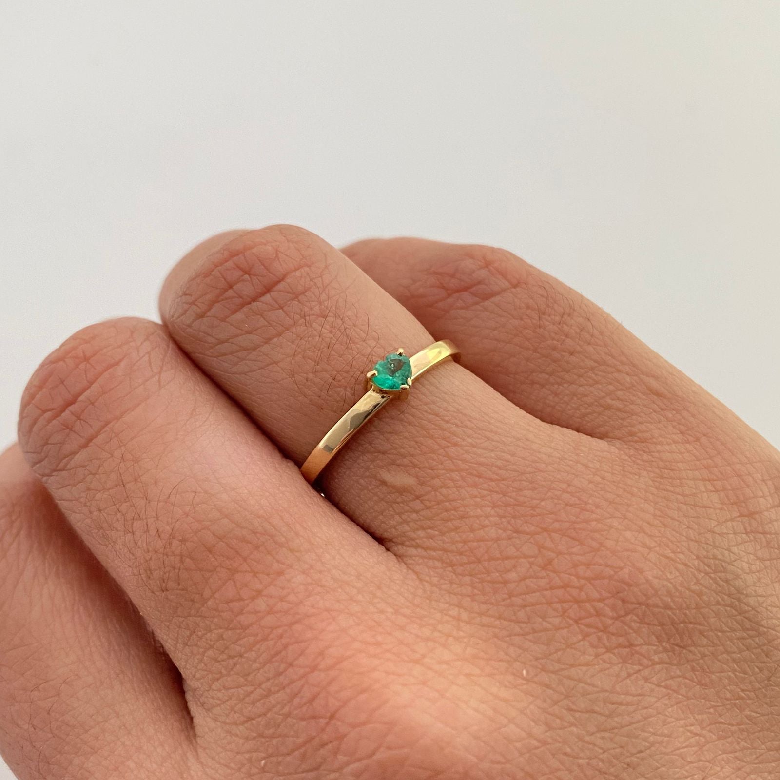Anillo esmeralda corazon Oro amarillo 18k / Talla 7 / 2,15 Gr